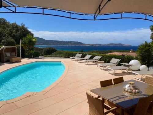 Villas Villa T5 vue imprenable sur la baie de calvi  Filippini Immobilier Agence Immobilière